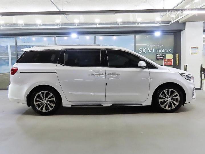 Kia Carnival 2.2 Diesel Noblesse Special 4