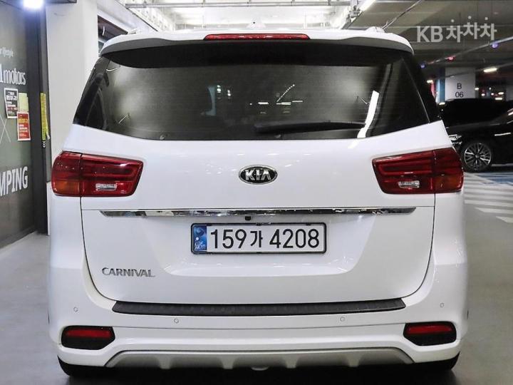 Kia Carnival 2.2 Diesel Noblesse Special 6