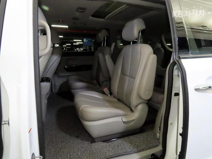 Kia Carnival 2.2 Diesel Noblesse Special 8