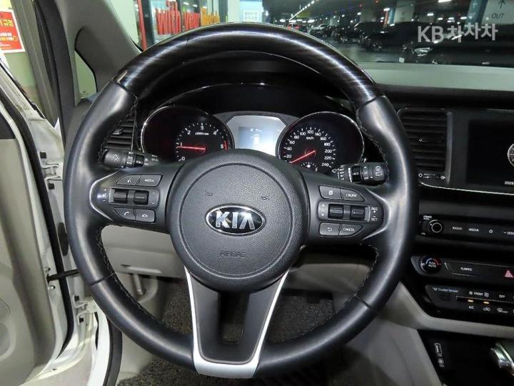 Kia Carnival 2.2 Diesel Noblesse Special 9