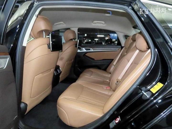 Genesis G80 3.3 GDI AWD Prestige 8