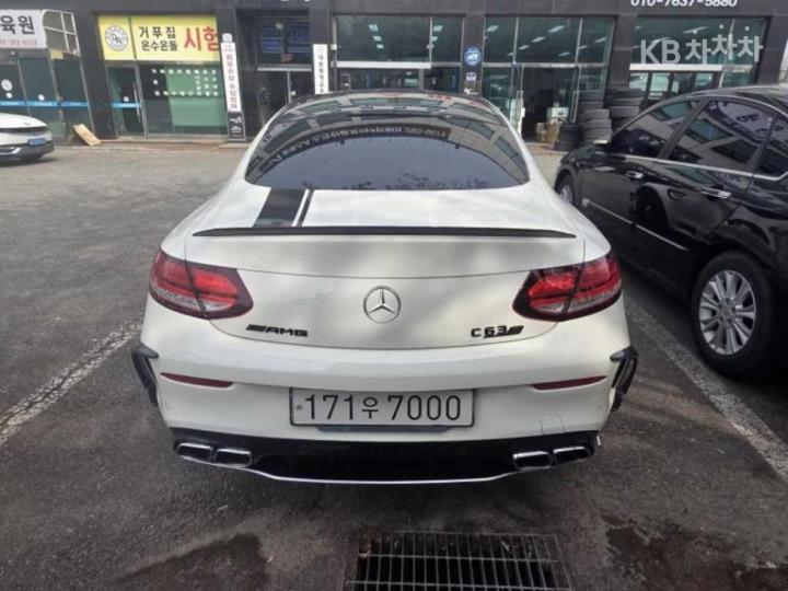 Mercedes-Benz C-Class C63 S AMG Coupe 4