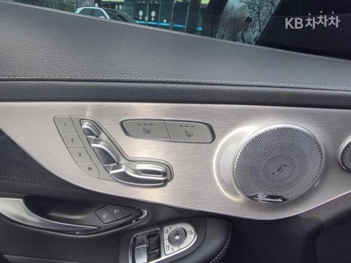 Mercedes-Benz C-Class C63 S AMG Coupe 10