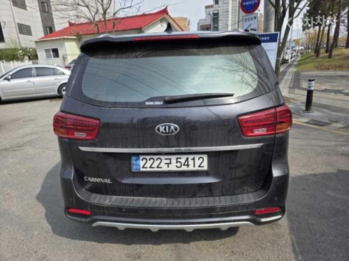 Kia Carnival 2.2 Diesel Noblesse Special 3