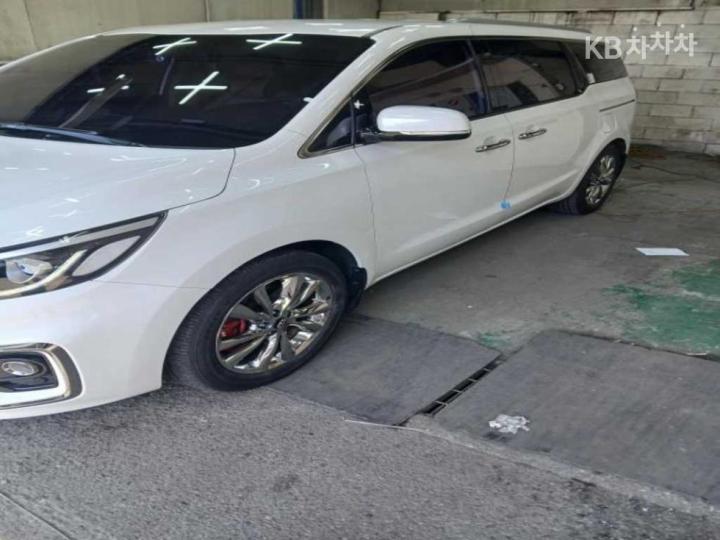 Kia Carnival 2.2 Diesel Prestige 3