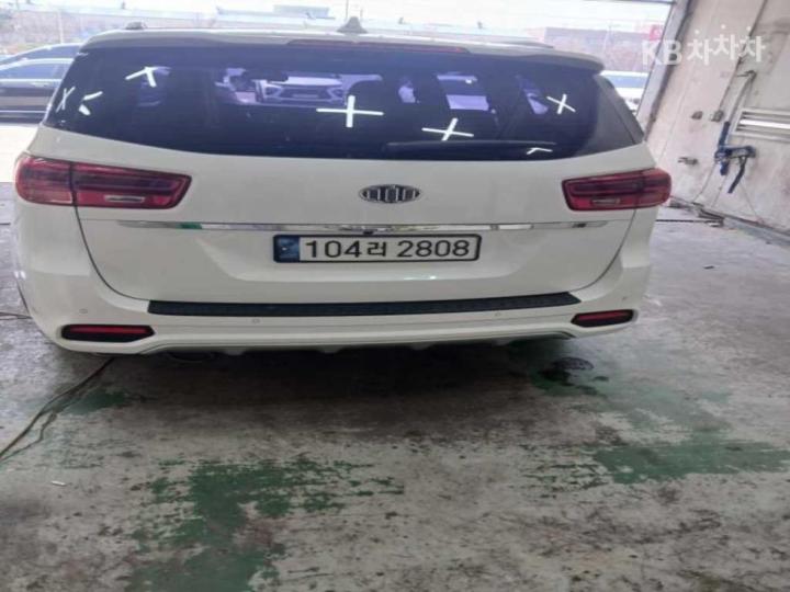 Kia Carnival 2.2 Diesel Prestige 4