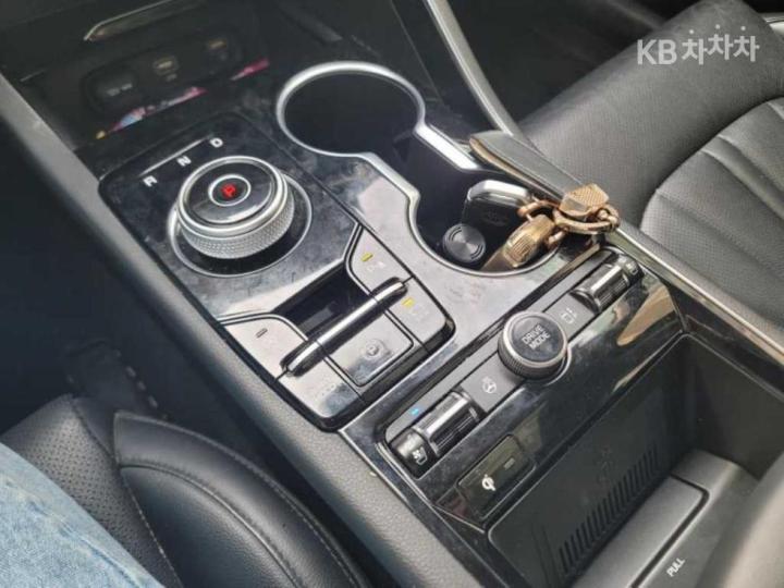 Kia K5 1.6 Gasoline Turbo Signature 8