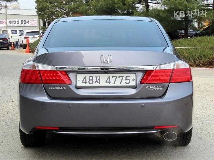 Honda Accord 2.4 Sedan 2008-2012 5