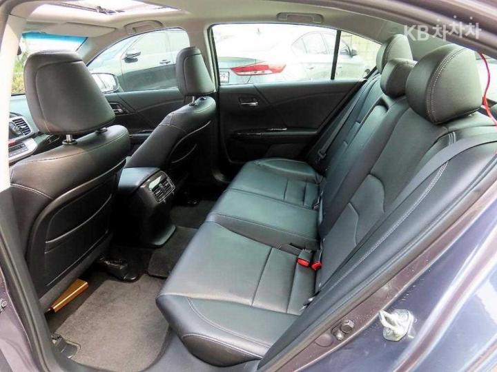 Honda Accord 2.4 Sedan 2008-2012 7