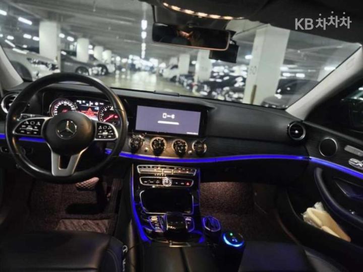 Mercedes-Benz E-Class W213 E220d Avantgarde 7