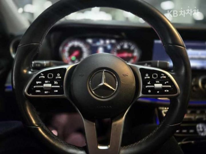 Mercedes-Benz E-Class W213 E220d Avantgarde 8