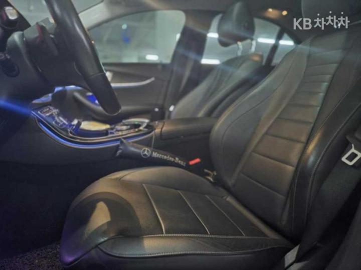 Mercedes-Benz E-Class W213 E220d Avantgarde 10