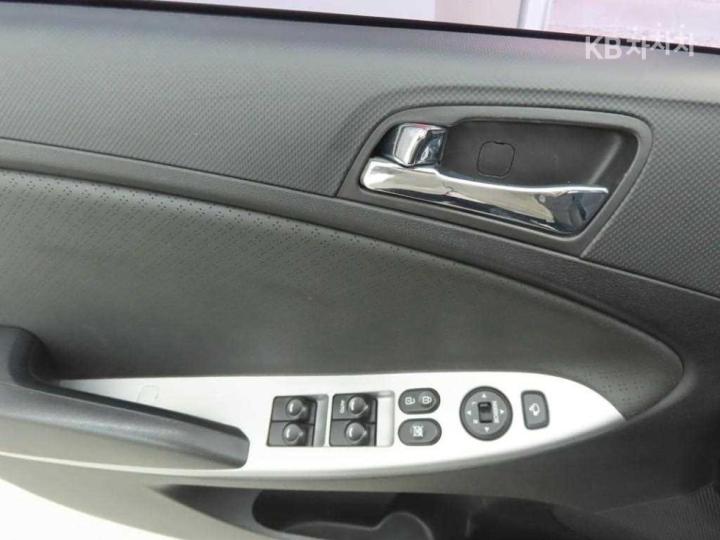 Hyundai Accent New 1.4 VVT Modern 10