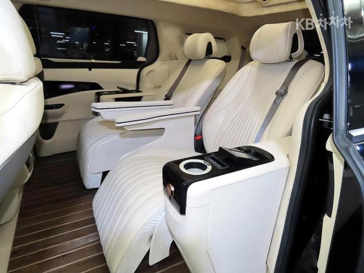 Kia Carnival High Limousine G3.5 GDI Signature 8