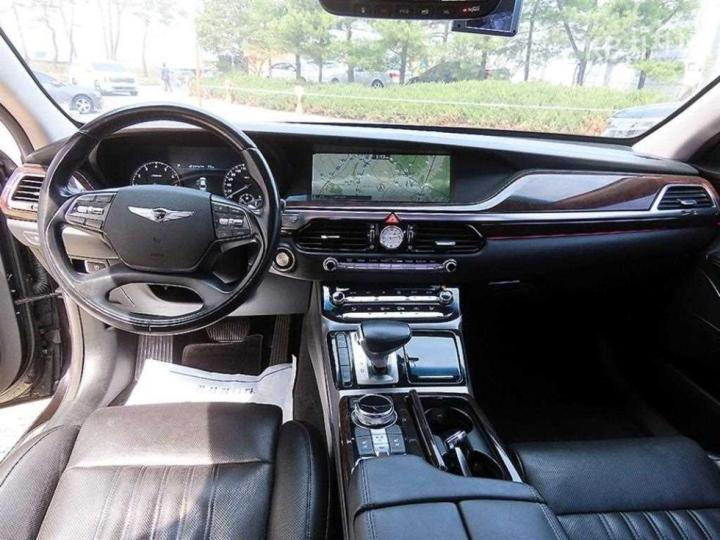 Genesis EQ900 3.8 GDI Luxury 8