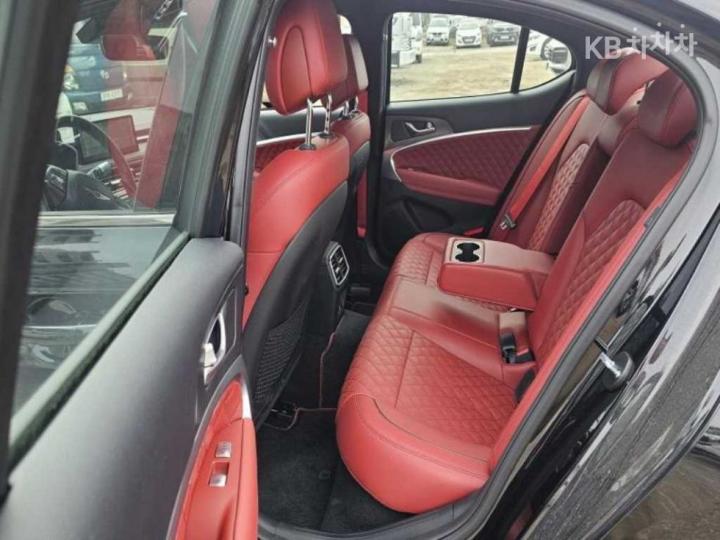 Genesis G70 3.3T Sport Package 8