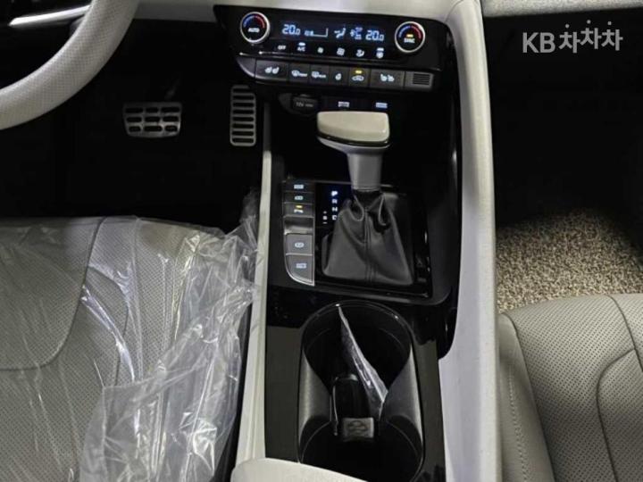 Hyundai Avante CN7 1.6 Gasoline Inspiration 10