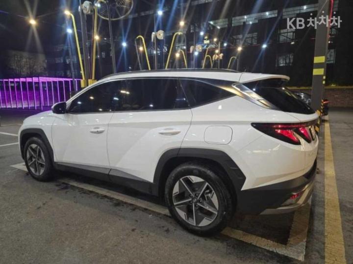 Hyundai Tucson NX4 Gasoline 1.6T 2WD Premium 4