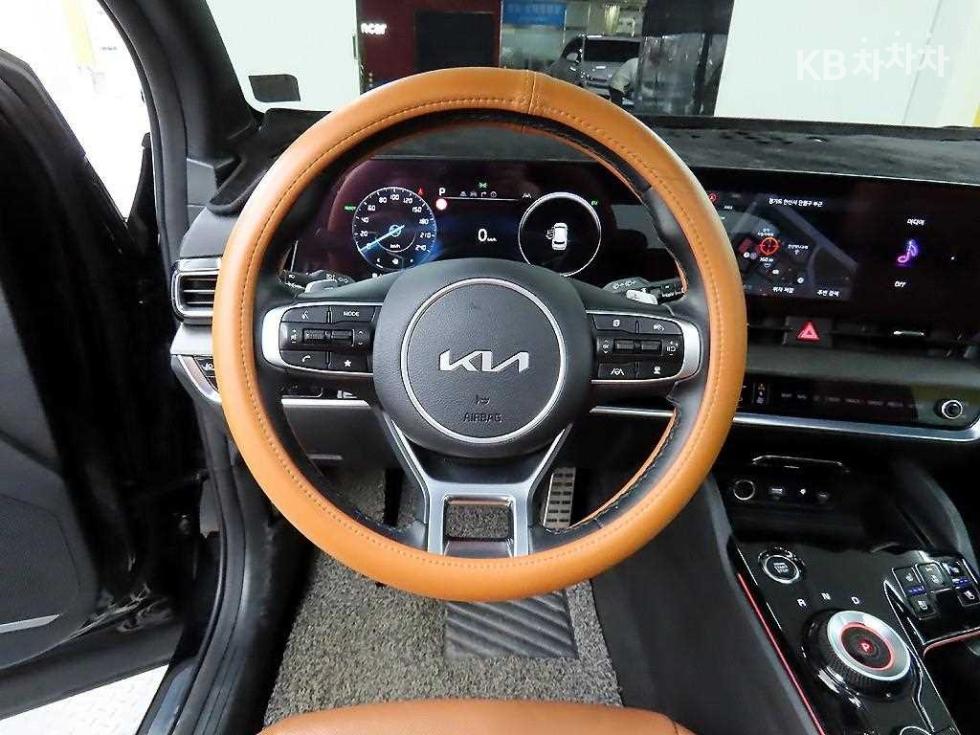 2022 - kia sportage