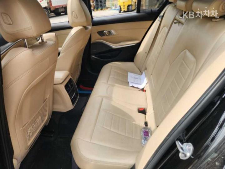 BMW 3 Series G20 330i M Sport Package 6