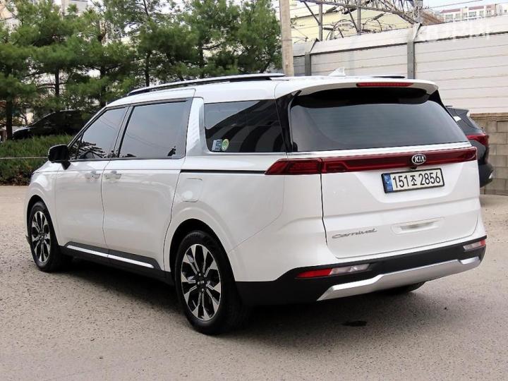 Kia Carnival D2.2 Signature 4