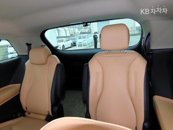 Kia Carnival D2.2 Signature 8