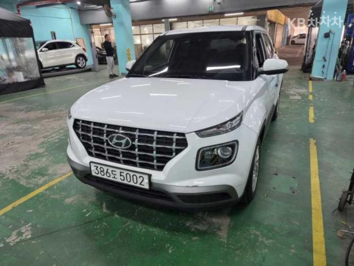Hyundai Venue Gasoline 1.6 Modern 2