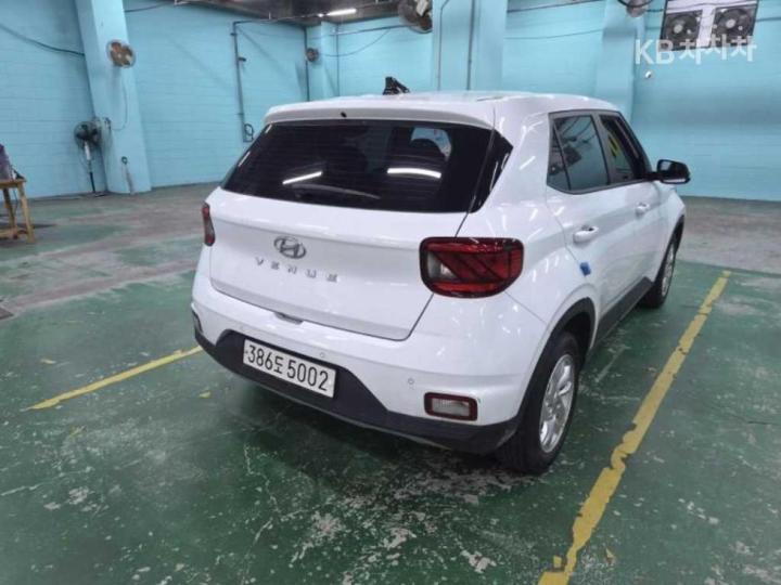 Hyundai Venue Gasoline 1.6 Modern 3