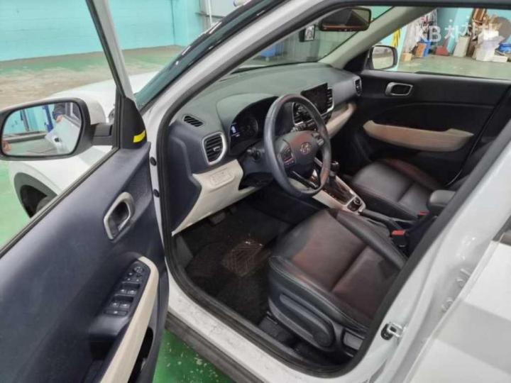 Hyundai Venue Gasoline 1.6 Modern 4