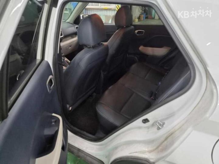 Hyundai Venue Gasoline 1.6 Modern 5