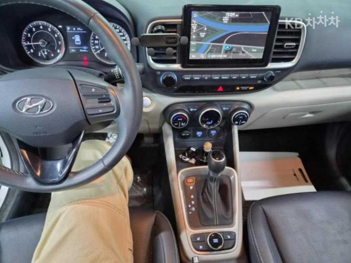 Hyundai Venue Gasoline 1.6 Modern 6