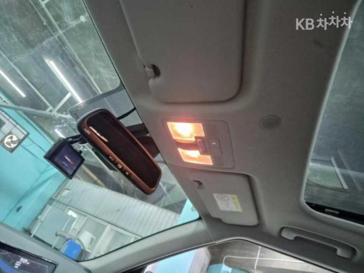 Hyundai Venue Gasoline 1.6 Modern 7