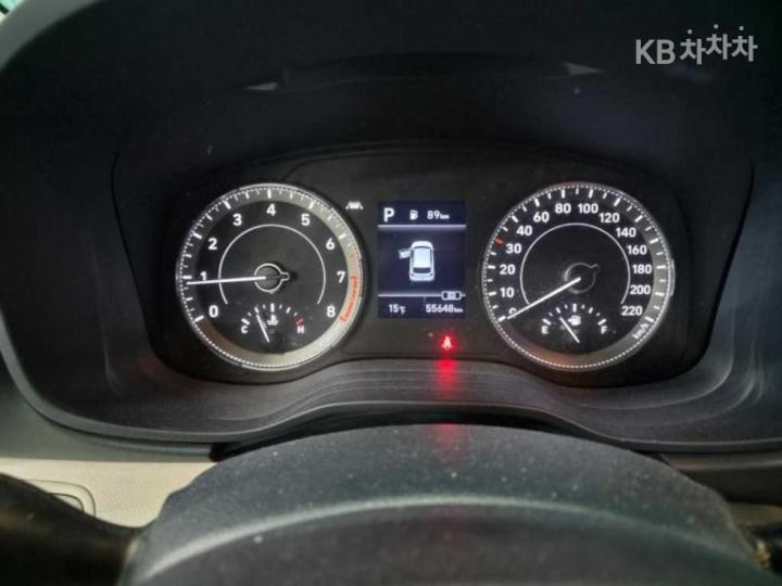 Hyundai Venue Gasoline 1.6 Modern 9