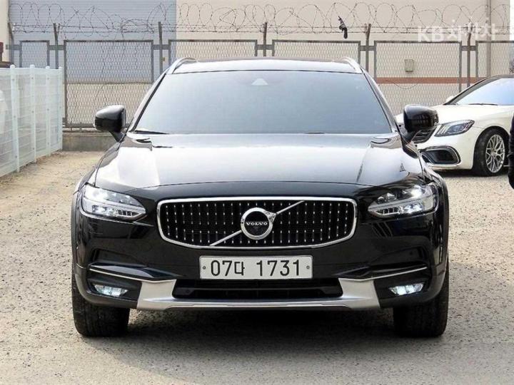 Volvo V90 CC D5 Pro AWD 2