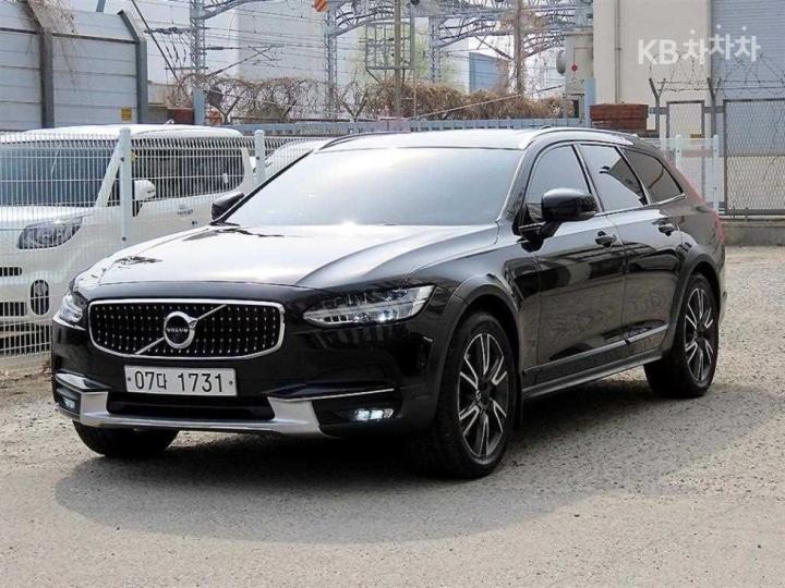 Volvo V90 CC D5 Pro AWD 3