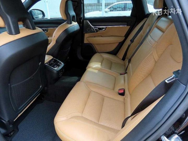 Volvo V90 CC D5 Pro AWD 6