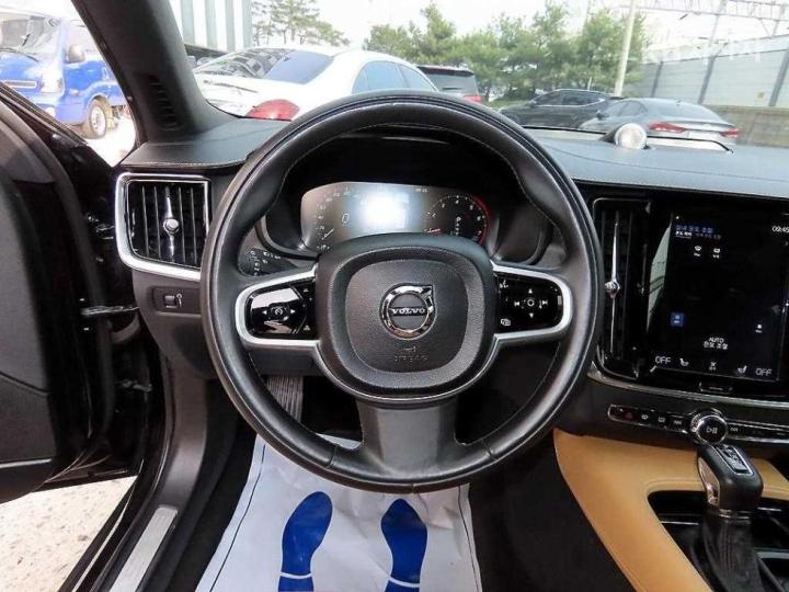 Volvo V90 CC D5 Pro AWD 8