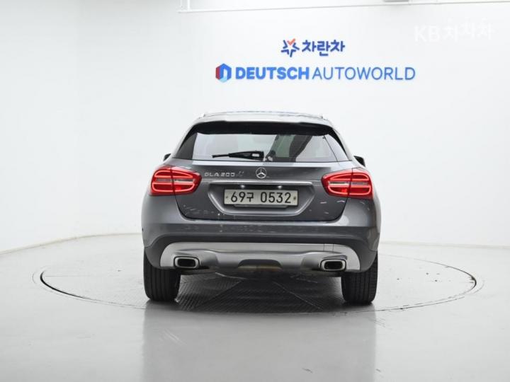 Mercedes-Benz GLA-Class X156 GLA200 d 5