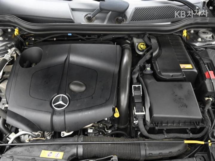 Mercedes-Benz GLA-Class X156 GLA200 d 7