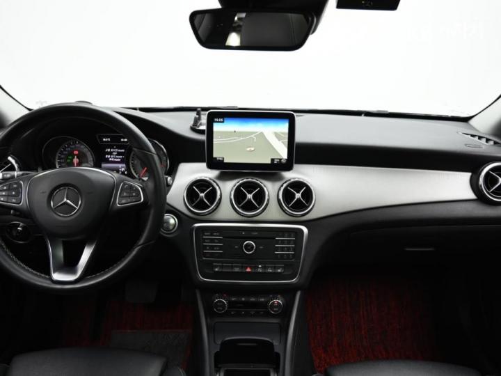 Mercedes-Benz GLA-Class X156 GLA200 d 8