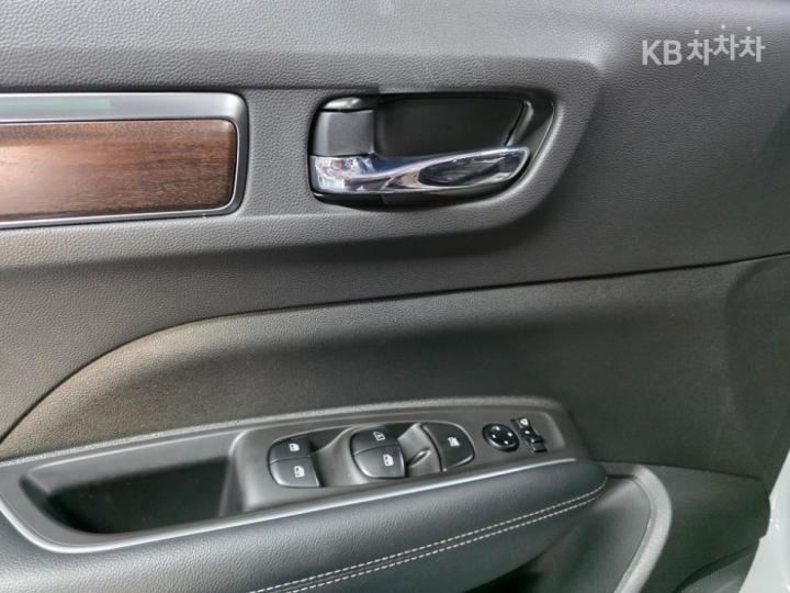 Renault QM6 2.0 LPe 2WD RE Signature 8