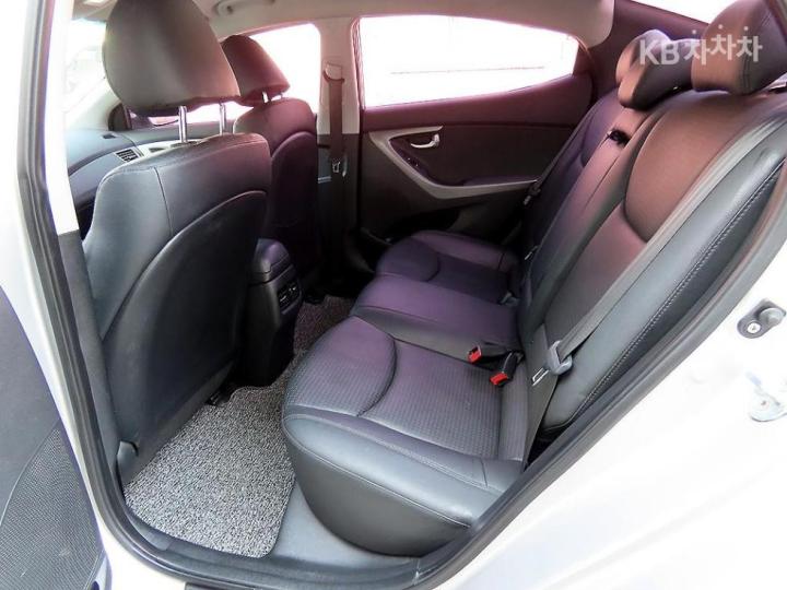 Hyundai Avante 1.6 GDi Premium Base Type 7