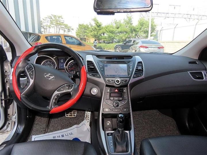 Hyundai Avante 1.6 GDi Premium Base Type 8