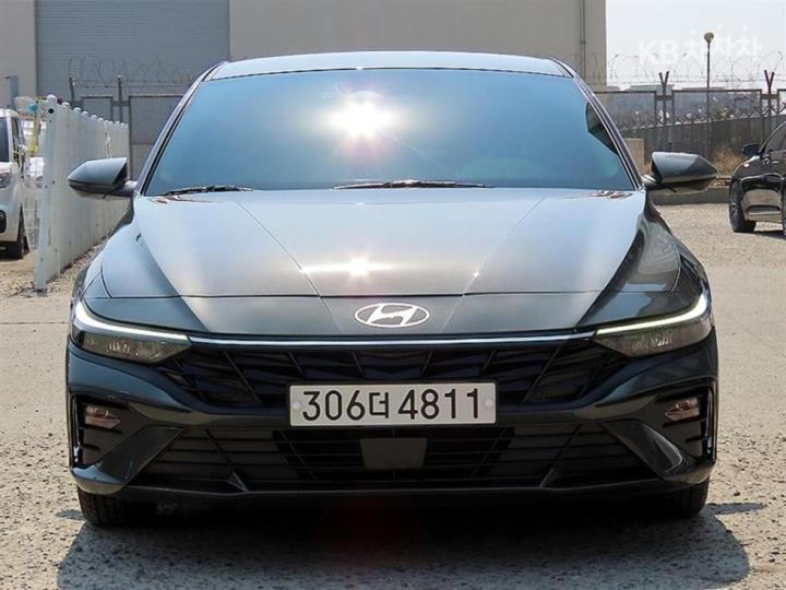 Hyundai Avante CN7 1.6 Gasoline Smart 2