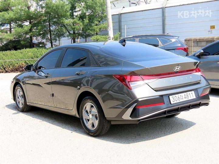 Hyundai Avante CN7 1.6 Gasoline Smart 4