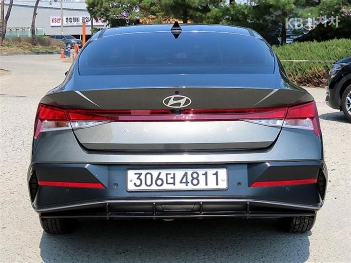 Hyundai Avante CN7 1.6 Gasoline Smart 5