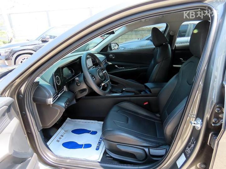 Hyundai Avante CN7 1.6 Gasoline Smart 6