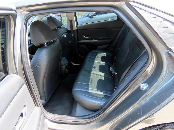 Hyundai Avante CN7 1.6 Gasoline Smart 7