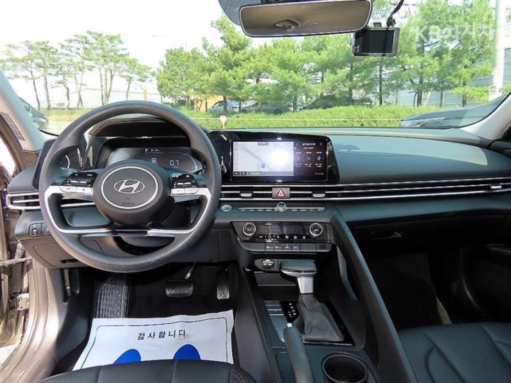 Hyundai Avante CN7 1.6 Gasoline Smart 8