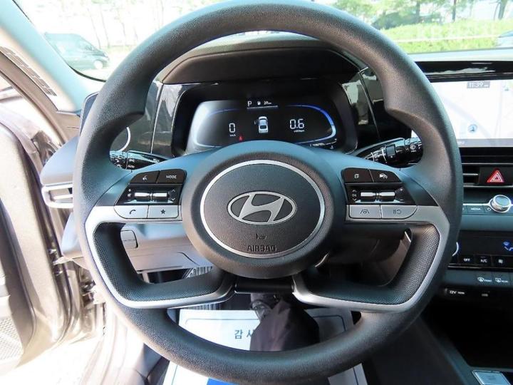 Hyundai Avante CN7 1.6 Gasoline Smart 9